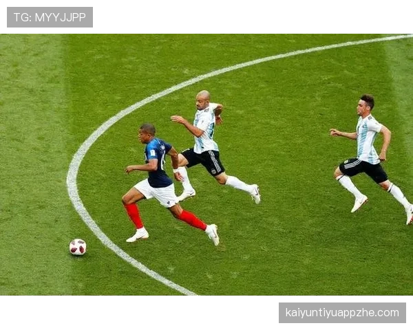 姆巴佩与小罗的天赋类型差异及其兑现路径对比